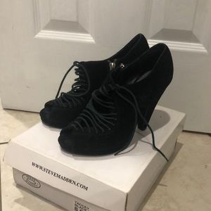 Size 8 black Steve Madden lace up bootie